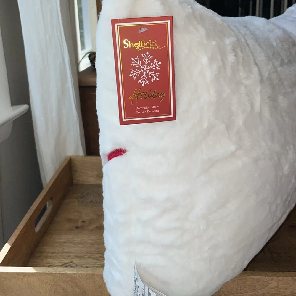 ❄️☃️LET IT SNOW Soft, plush Holiday Pillow! NWT ❄️Cozy comfort for your home
